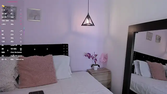 Snapshot of CeliWoods chatting on September 17, 2025, 11:23 am CeliWoods online show from September 17, 2025, 11:23 am