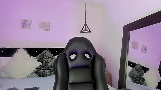 Snapshot of CeliWoods chatting on September 25, 2025, 11:27 am CeliWoods online show from September 25, 2025, 11:27 am