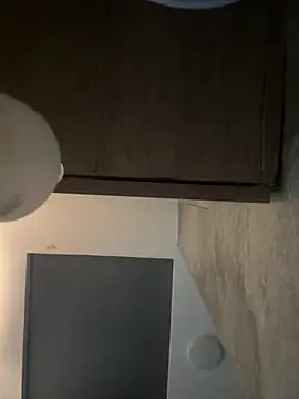 Snapshot of CeliWoods chatting on December 21, 2025, 10:06 am CeliWoods online show from December 21, 2025, 10:06 am