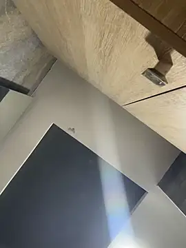 Snapshot of CeliWoods chatting on December 20, 2025, 10:07 am CeliWoods online show from December 20, 2025, 10:07 am