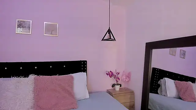 Snapshot of CeliWoods chatting on September 11, 2025, 11:21 am CeliWoods online show from September 11, 2025, 11:21 am