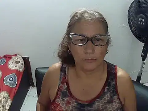 Snapshot of charrysexy1 chatting on December 3, 2024, 10:45 am charrysexy1 online show from December 3, 2024, 10:45 am