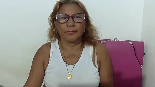 charrysexy1 online show from April 15, 2026, 1:04 pm