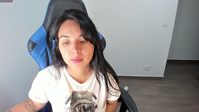 Snapshot of Miss_Nicole chatting on October 22, 2025, 12:54 am Miss Nicole online show from October 22, 2025, 12:54 am