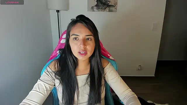 Snapshot of Miss_Nicole chatting on May 27, 2026, 1:04 am Miss Nicole online show from May 27, 2026, 1:04 am