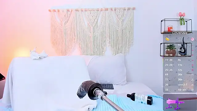 evaa rose online show from October 9, 2025, 8:09 pm