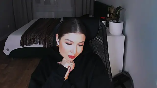 Eva Chris online show from September 30, 2025, 5:08 pm