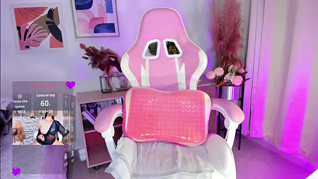 Snapshot of Misslaurenn chatting on January 9, 2026, 10:49 pm Misslaurenn online show from January 9, 2026, 10:49 pm