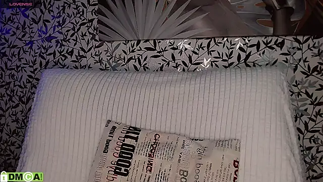  Amelle  online show from November 23, 2025, 9:58 pm