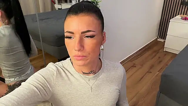 LizaRoxx online show from November 11, 2025, 8:47 pm