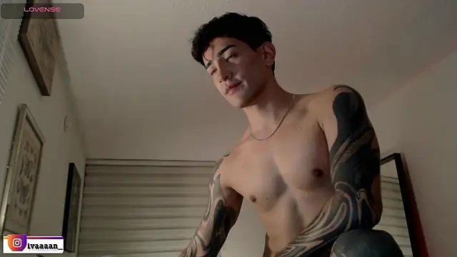 Snapshot of ivaaaan_ chatting on April 22, 2026, 11:00 pm ivaaaan online show from April 22, 2026, 11:00 pm