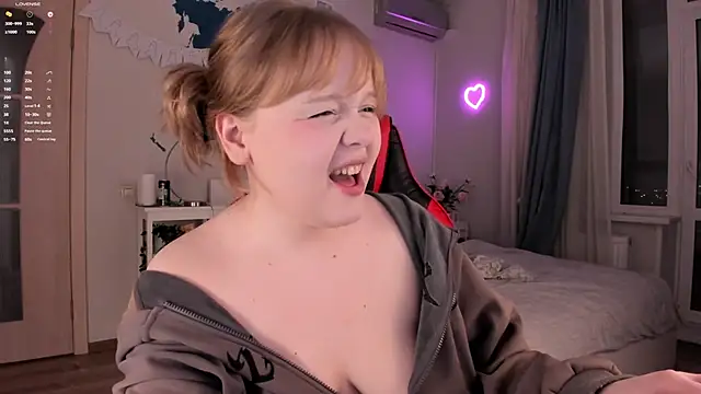 Snapshot of LisaLaas chatting on December 22, 2024, 9:42 pm LisaLaas online show from December 22, 2024, 9:42 pm