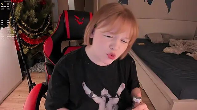 Snapshot of LisaLaas chatting on January 5, 2025, 2:08 pm LisaLaas online show from January 5, 2025, 2:08 pm