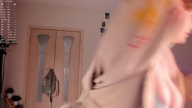 Snapshot of LisaLaas chatting on February 5, 2025, 8:14 pm LisaLaas online show from February 5, 2025, 8:14 pm