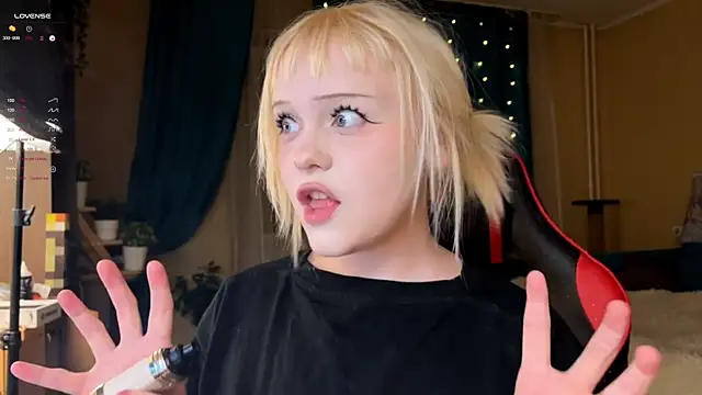 Snapshot of LisaLaas chatting on September 21, 2025, 5:29 pm LisaLaas online show from September 21, 2025, 5:29 pm