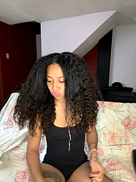 Miley and Vash online show from December 5, 2025, 9:01 pm