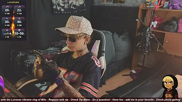 Snapshot of AcidMilo chatting on December 5, 2025, 5:33 pm AcidMilo online show from December 5, 2025, 5:33 pm