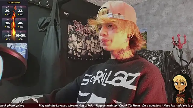 Snapshot of AcidMilo chatting on November 13, 2025, 10:13 pm AcidMilo online show from November 13, 2025, 10:13 pm