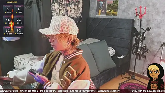 Snapshot of AcidMilo chatting on November 15, 2025, 11:58 am AcidMilo online show from November 15, 2025, 11:58 am