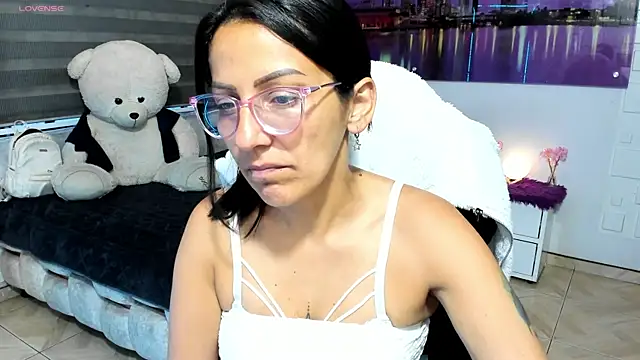 Snapshot of alma_blue chatting on June 10, 2026, 11:06 pm alma blue online show from June 10, 2026, 11:06 pm