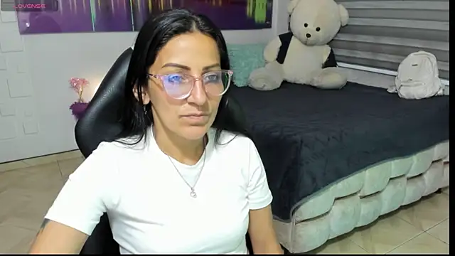 Snapshot of alma_blue chatting on July 15, 2026, 10:39 pm alma blue online show from July 15, 2026, 10:39 pm