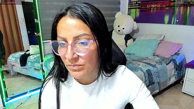 Snapshot of alma_blue chatting on May 23, 2026, 11:48 pm alma blue online show from May 23, 2026, 11:48 pm