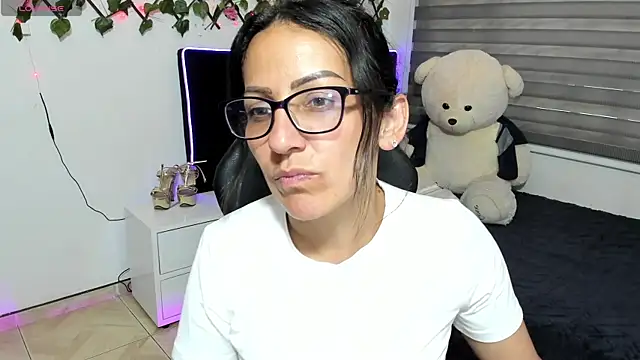 alma blue online show from January 9, 2026, 10:28 pm