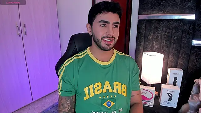Snapshot of ItsMeEros chatting on February 5, 2025, 10:33 pm ItsMeEros online show from February 5, 2025, 10:33 pm