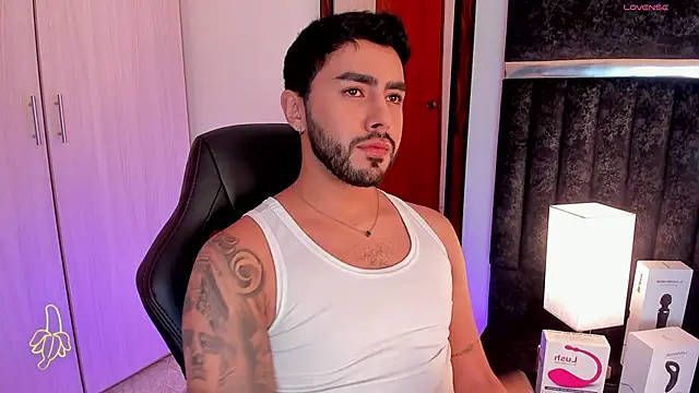 Snapshot of ItsMeEros chatting on February 10, 2025, 9:47 pm ItsMeEros online show from February 10, 2025, 9:47 pm