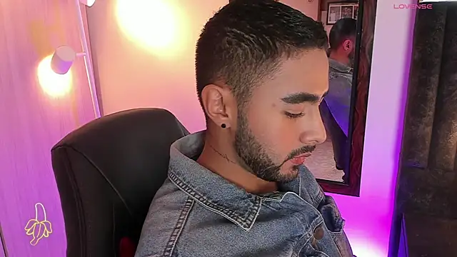 Snapshot of ItsMeEros chatting on November 13, 2025, 11:30 pm ItsMeEros online show from November 13, 2025, 11:30 pm