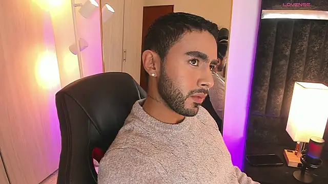 Snapshot of ItsMeEros chatting on December 2, 2025, 10:22 pm ItsMeEros online show from December 2, 2025, 10:22 pm