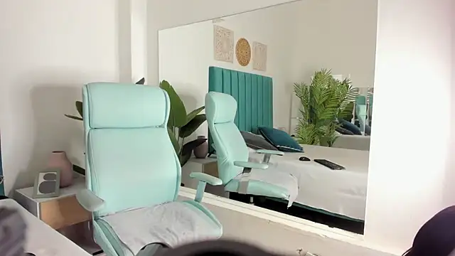 Snapshot of LiamCharlotte45 chatting on March 13, 2025, 4:27 am LiamCharlotte45 online show from March 13, 2025, 4:27 am