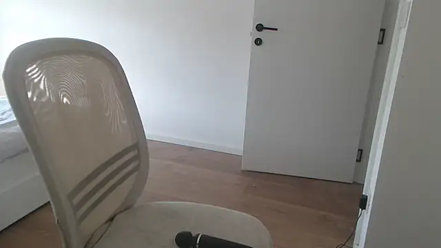 fuckable milf online show from April 23, 2026, 6:53 am