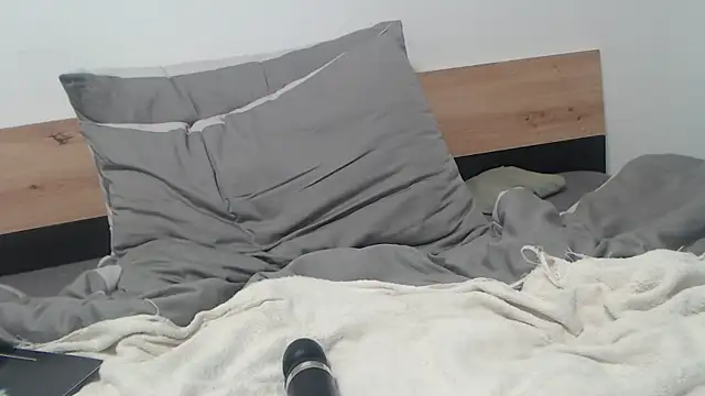 fuckable milf online show from February 18, 2025, 3:52 pm