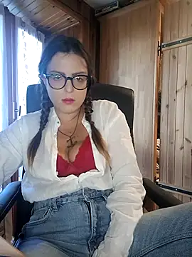 Snapshot of dolcehelena993 chatting on September 20, 2025, 12:32 pm dolcehelena993 online show from September 20, 2025, 12:32 pm