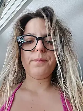 dolcehelena993 online show from May 31, 2026, 10:43 am