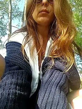 Snapshot of dolcehelena993 chatting on October 10, 2025, 8:37 am dolcehelena993 online show from October 10, 2025, 8:37 am