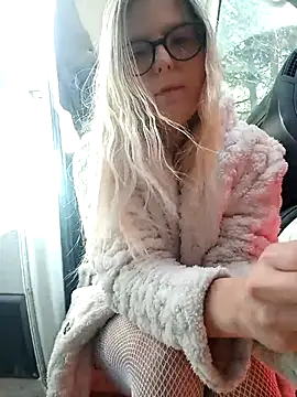 Snapshot of dolcehelena993 chatting on November 13, 2025, 11:14 am dolcehelena993 online show from November 13, 2025, 11:14 am