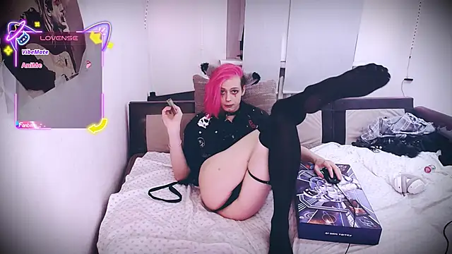 Littlepinkcat online show from December 21, 2025, 10:10 pm