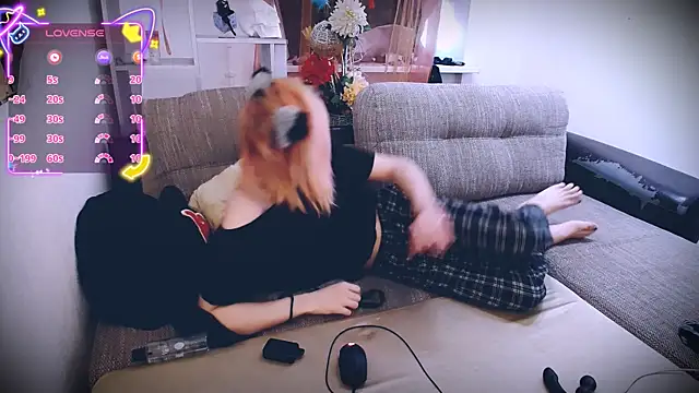 Littlepinkcat online show from November 26, 2025, 5:18 am