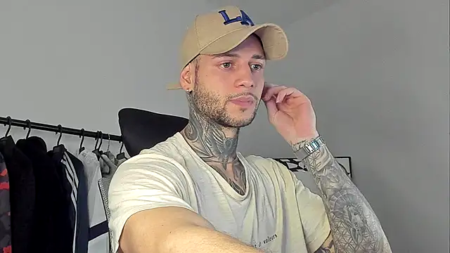  jamesleandros1 online show from October 23, 2025, 12:42 am