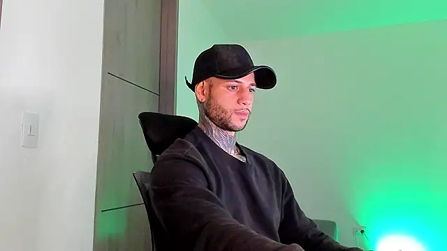  jamesleandros1 online show from March 23, 2026, 2:11 am