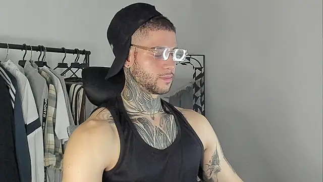  jamesleandros1 online show from November 11, 2025, 11:20 pm