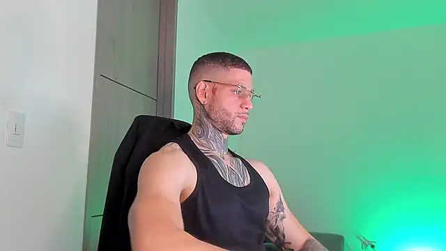  jamesleandros1 online show from March 28, 2026, 4:13 am