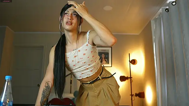 julesbennet online show from February 25, 2025, 1:43 pm