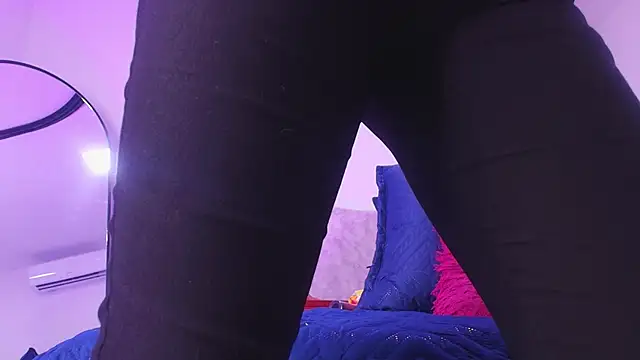 naomi kyse online show from November 11, 2025, 3:23 am