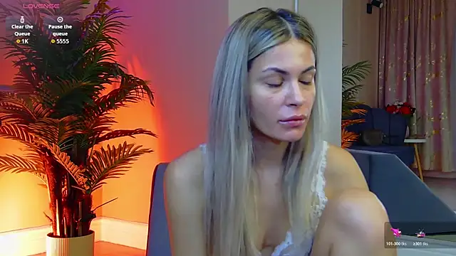 Snapshot of Avril_Cyrus chatting on November 13, 2025, 7:56 am Avril Cyrus online show from November 13, 2025, 7:56 am