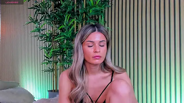 Snapshot of Avril_Cyrus chatting on March 18, 2025, 11:22 am Avril Cyrus online show from March 18, 2025, 11:22 am