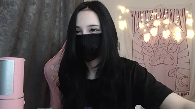 Holy420lolii online show from December 8, 2024, 1:25 pm