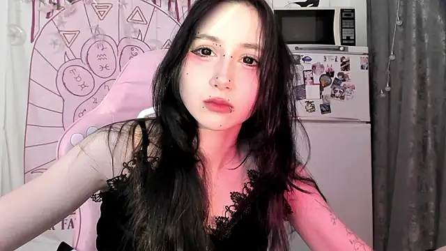 Holy420lolii online show from February 13, 2026, 7:25 pm